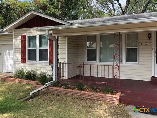 1321 N Avenue I Avenue , Shiner, TX 77984