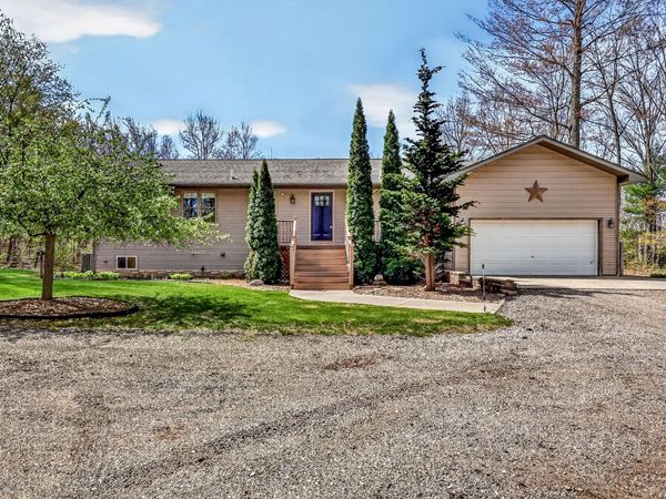 4895 W Birch Lane, Pentwater, MI 49449