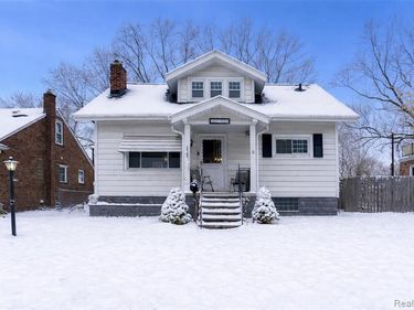 22799 Oakwood Avenue, Eastpointe, MI 48021