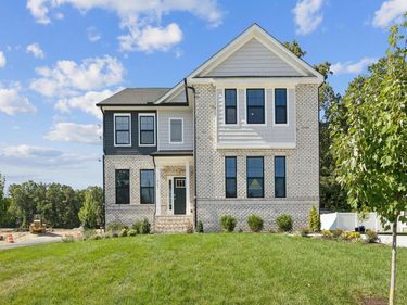 12 AVONWOODS CT, STAUNTON, VA 24401