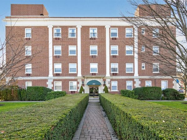 360 Stewart Avenue, Unit 3F, Garden City, NY 11530