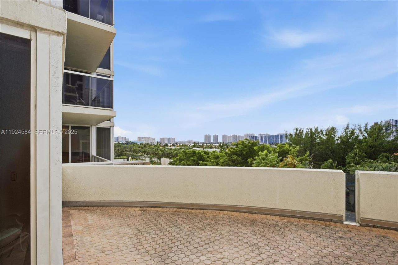 19111 Collins Ave, Unit 505, Sunny Isles Beach, FL 33160 Photo