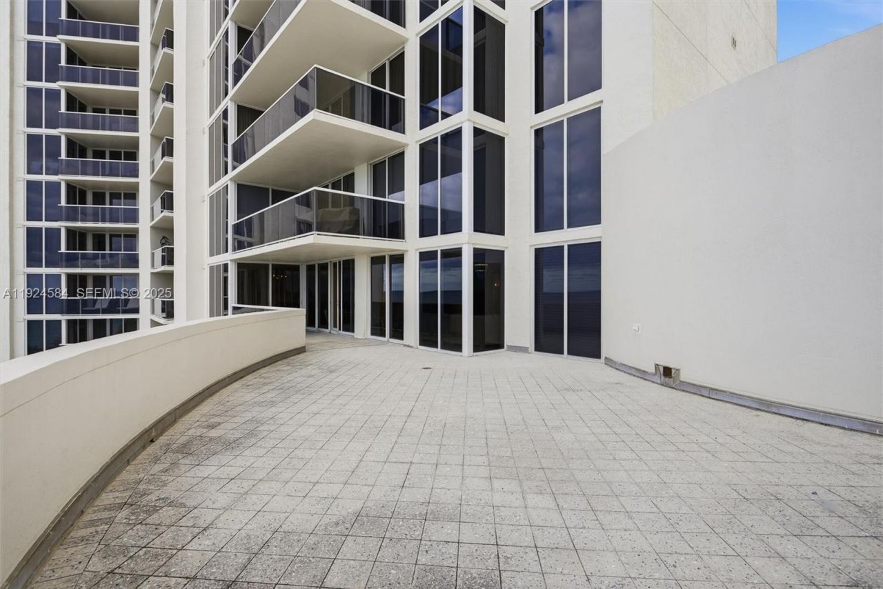 19111 Collins Ave, Unit 505, Sunny Isles Beach, FL 33160 Photo