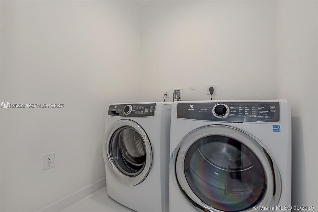 851 NE 1st Ave, Unit 1608, Miami, FL 33132 Photo