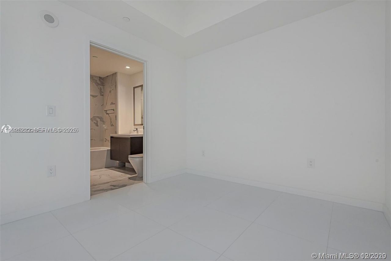 851 NE 1st Ave, Unit 1608, Miami, FL 33132 Photo