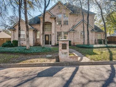 8720 Racquet Club Drive, Fort Worth, TX 76120