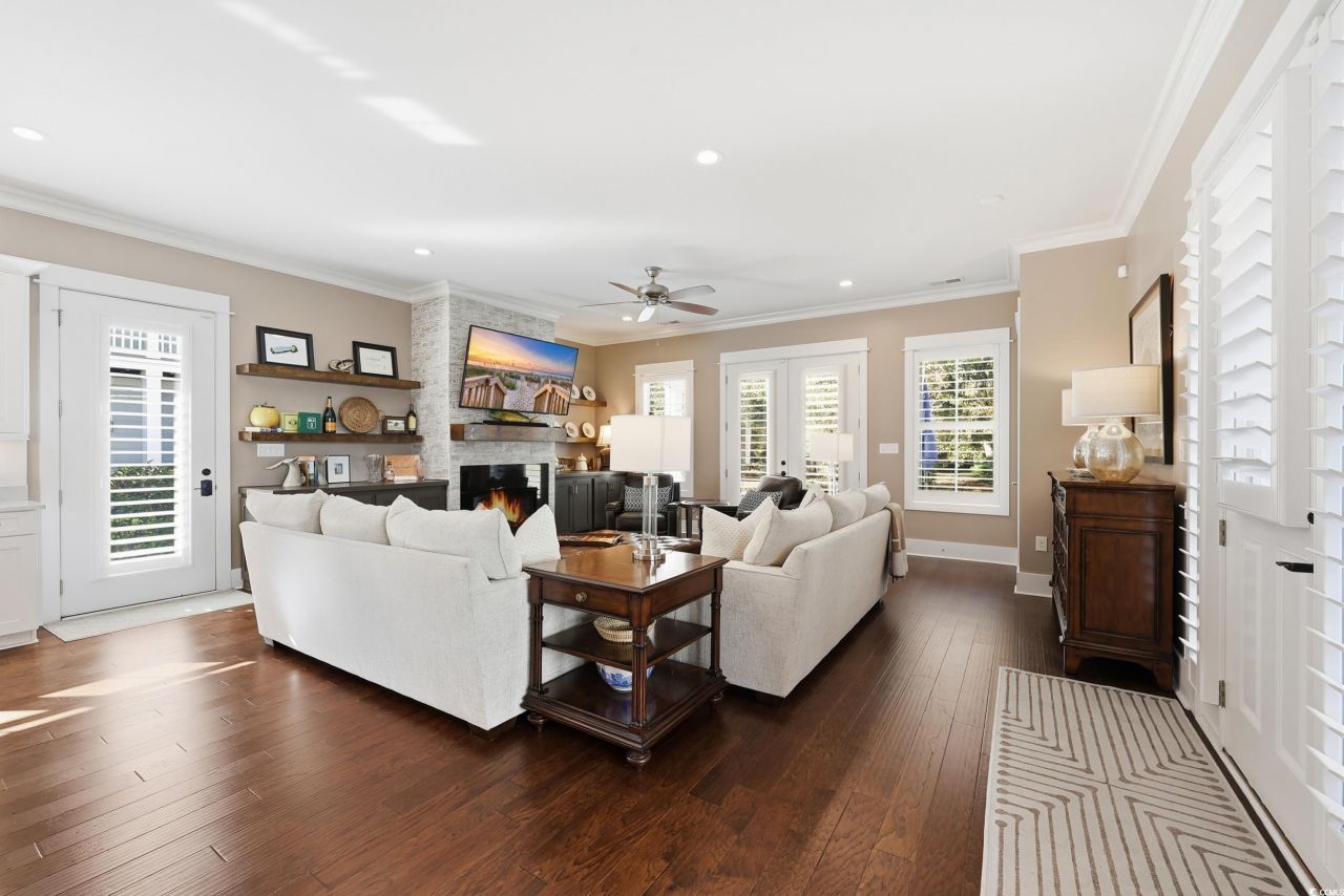 202 Spreading Oak Dr. Photo 5