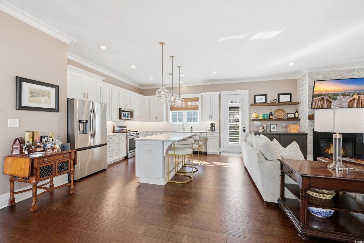 202 Spreading Oak Dr. Photo 6