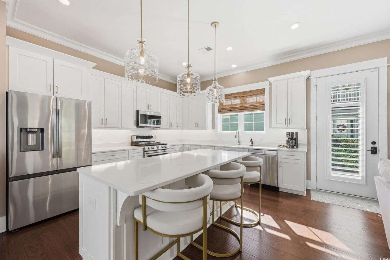 202 Spreading Oak Dr. Photo 7