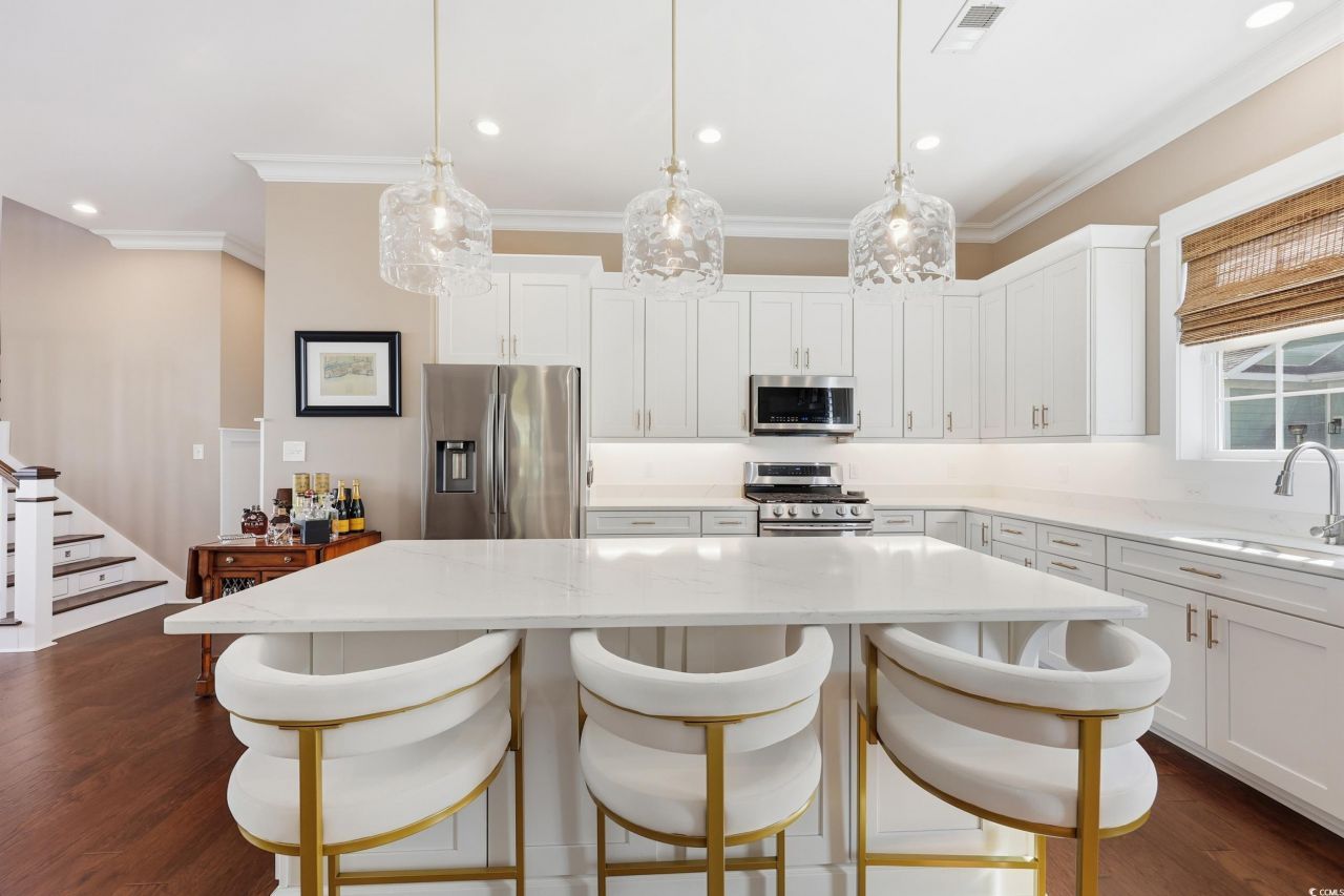 202 Spreading Oak Dr. Photo 9