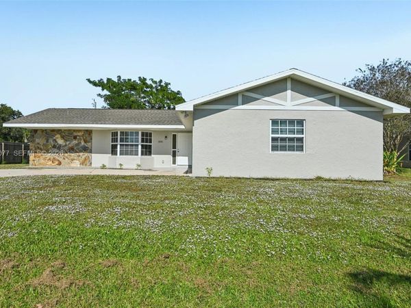 1061 SW Sudder Ave, Port St. Lucie, FL 34953