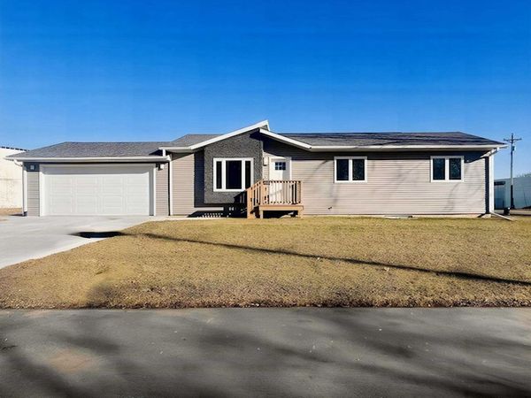 405 10th Street, Nevada, IA 50201