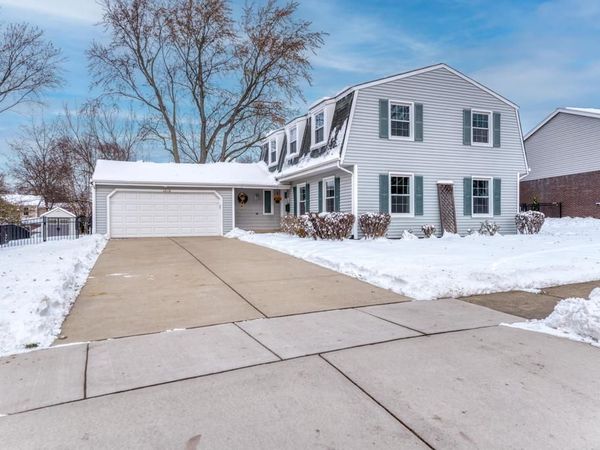 1010 W Haven Drive, Arlington Heights, IL 60005