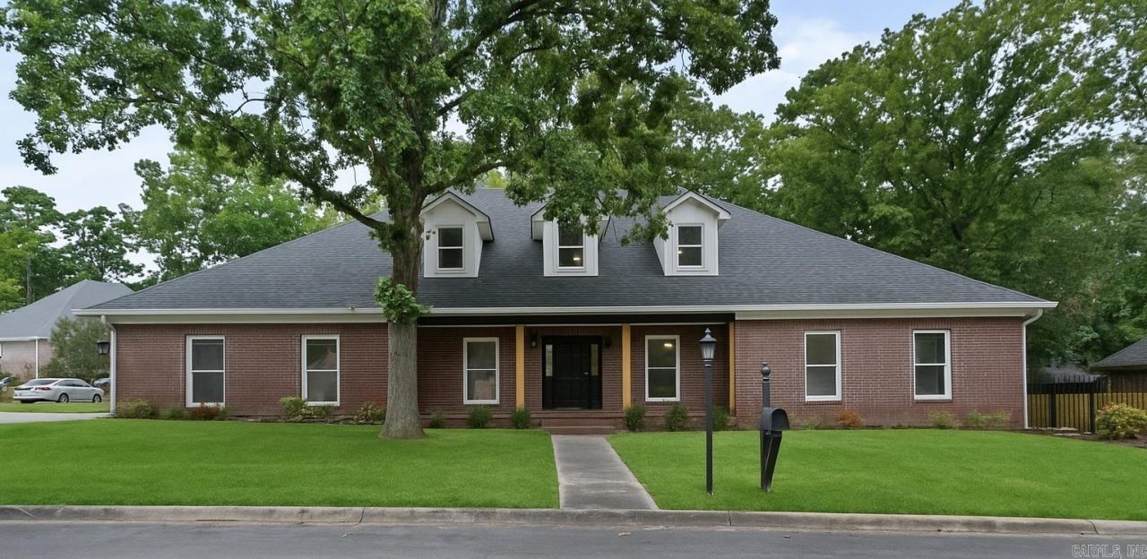 14 Aberdeen Dr Little Rock, AR 72223