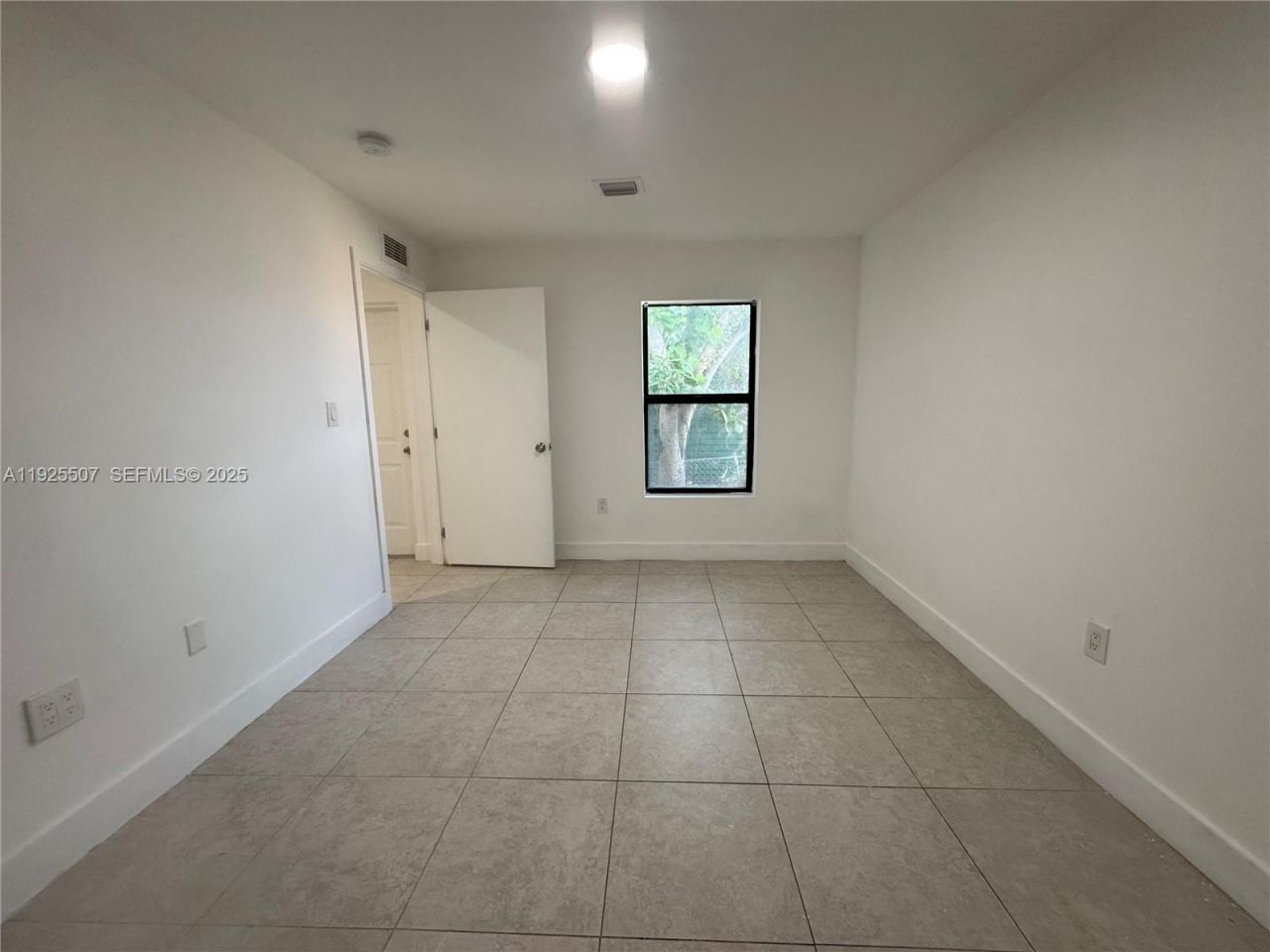 605 NW 3rd, Unit East, Hallandale Beach, FL 33009 Photo