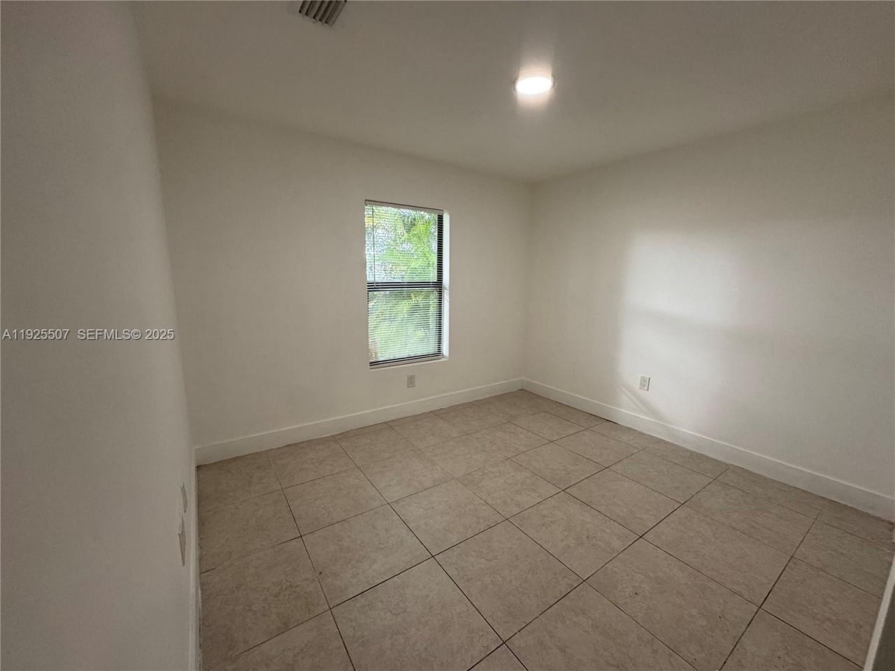 605 NW 3rd, Unit East, Hallandale Beach, FL 33009 Photo