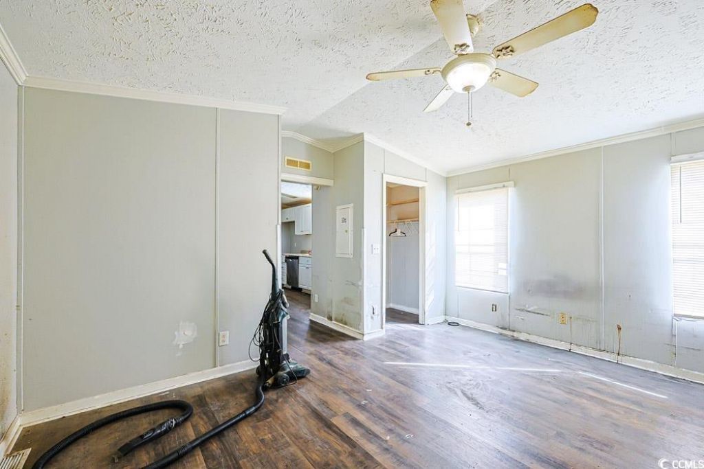 175 Darlene Dr. Photo 12