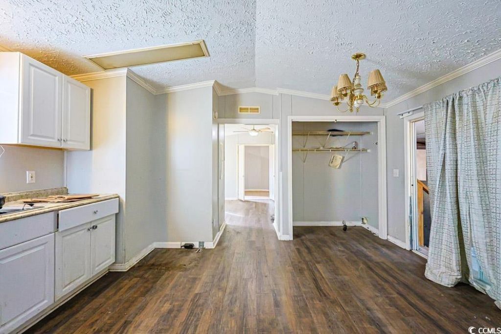 175 Darlene Dr. Photo 9