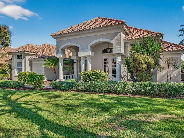 24991 Goldcrest DR, BONITA SPRINGS, FL 34134