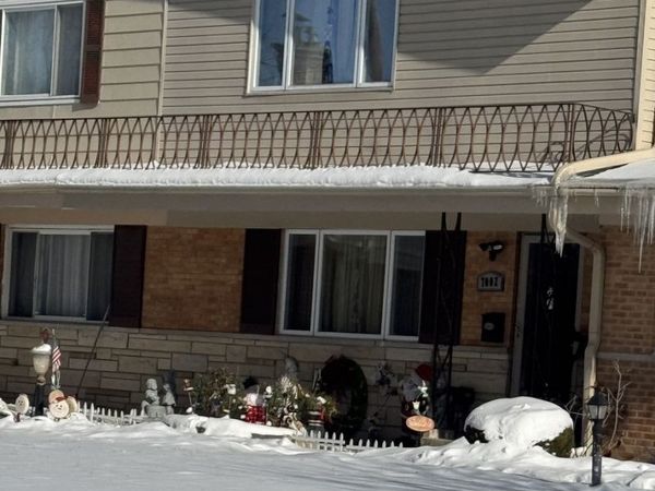 7002 W Carol Avenue, Niles, IL 60714