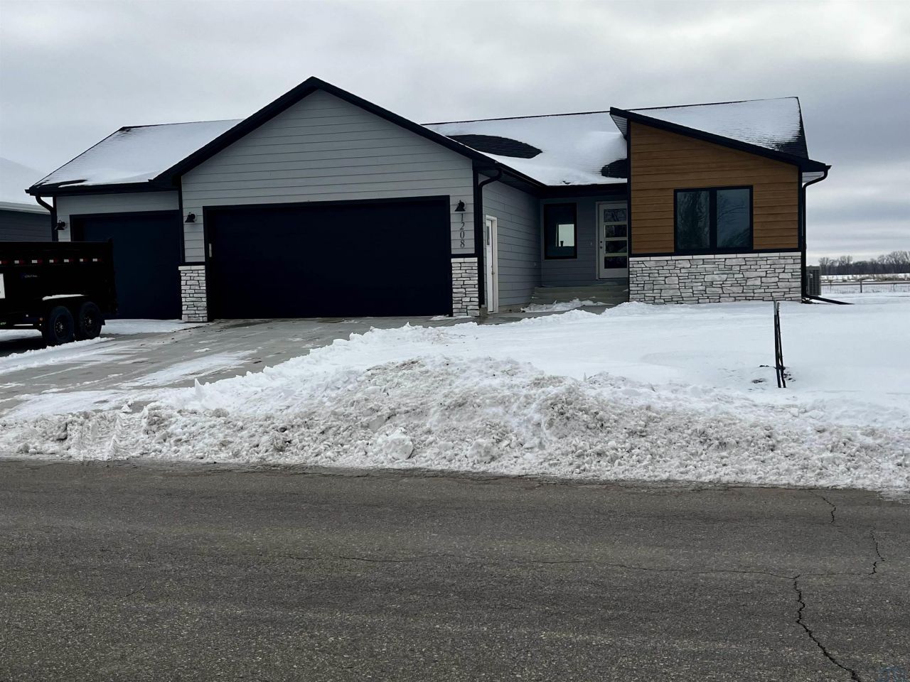 1208 Country Club Drive, Elk Point, SD 57025 Main Photo