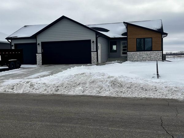 1208 Country Club Drive, Elk Point, SD 57025