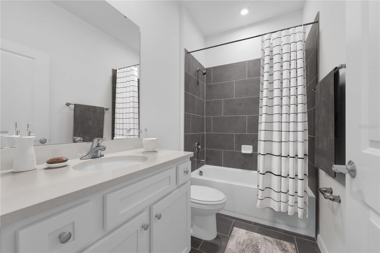 12807 Trovita Drive, Grand Island, FL 32735 Photo