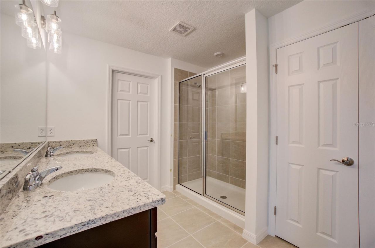 12807 Trovita Drive, Grand Island, FL 32735 Photo