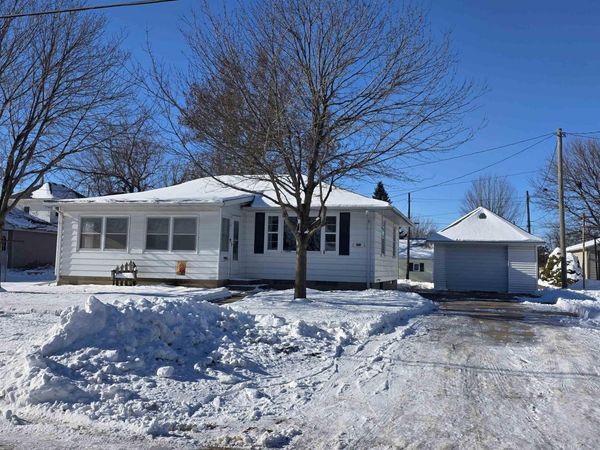 307 6th Ave NE , Independence, IA 50644