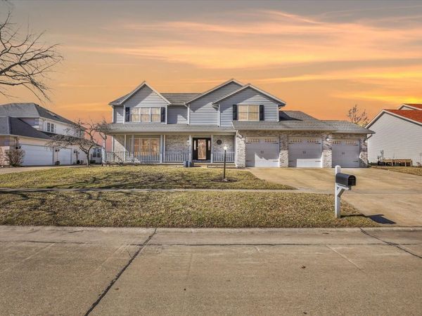 2205 Edgewater Place, Champaign, IL 61822