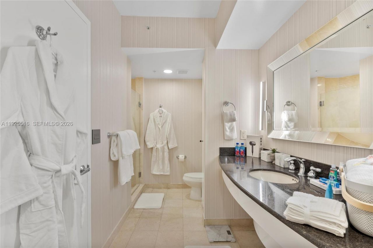 18001 Collins Ave, Unit 2512, Sunny Isles Beach, FL 33160 Photo