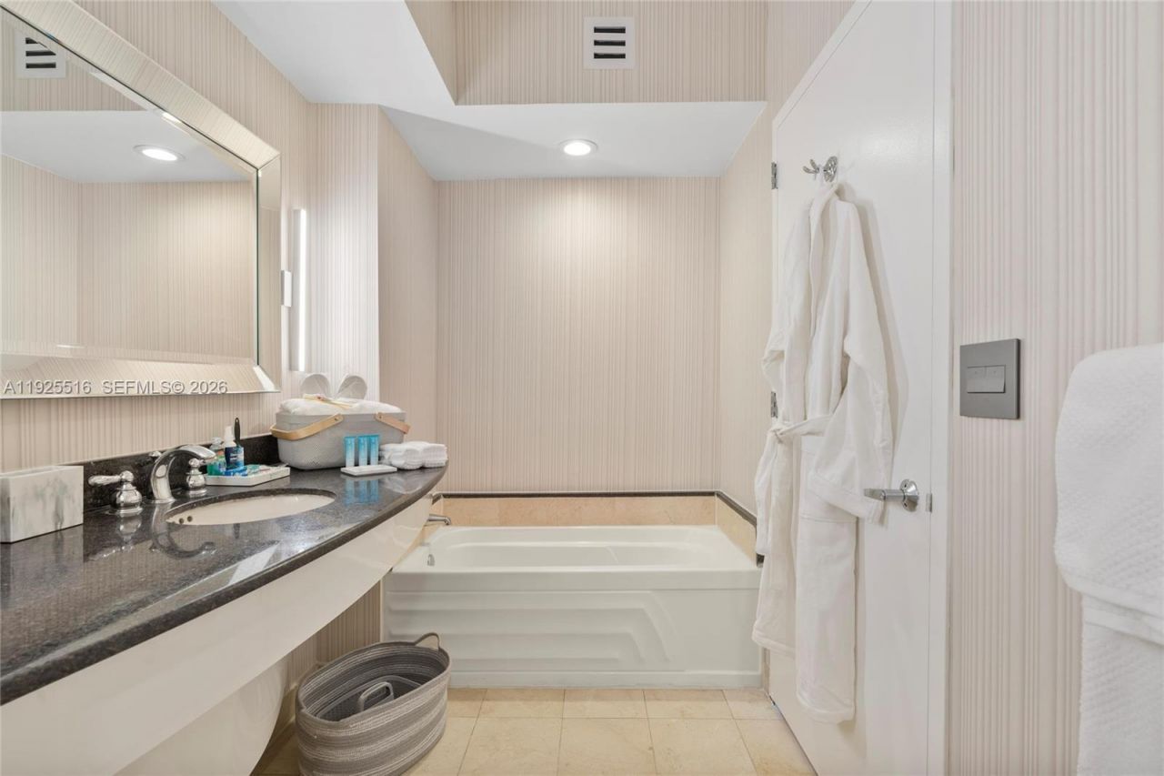 18001 Collins Ave, Unit 2512, Sunny Isles Beach, FL 33160 Photo