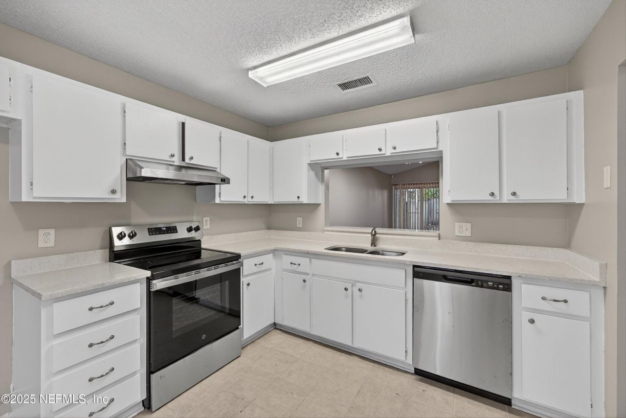 2217 Destine Lane, Jacksonville, FL 32233 Photo