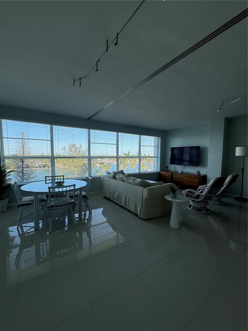 4925 Collins Ave, Unit 5G, Miami Beach, FL 33140 Photo