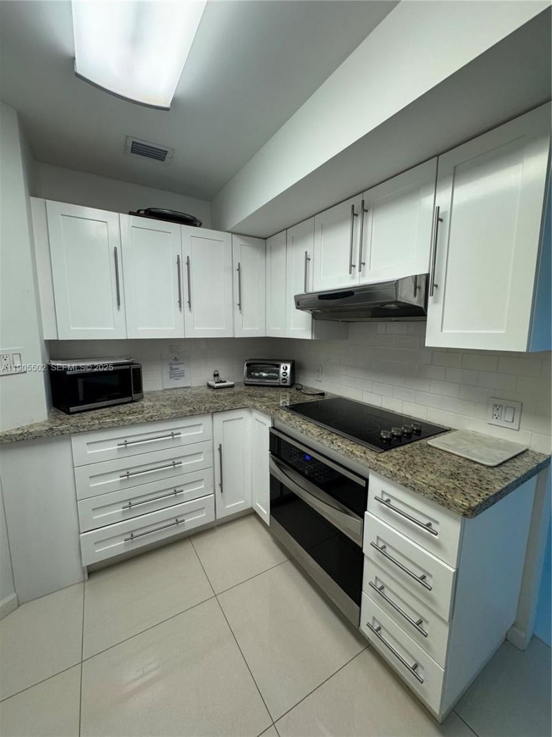 4925 Collins Ave, Unit 5G, Miami Beach, FL 33140 Photo