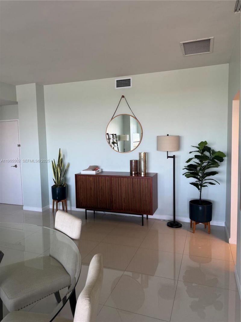 4925 Collins Ave, Unit 5G, Miami Beach, FL 33140 Photo