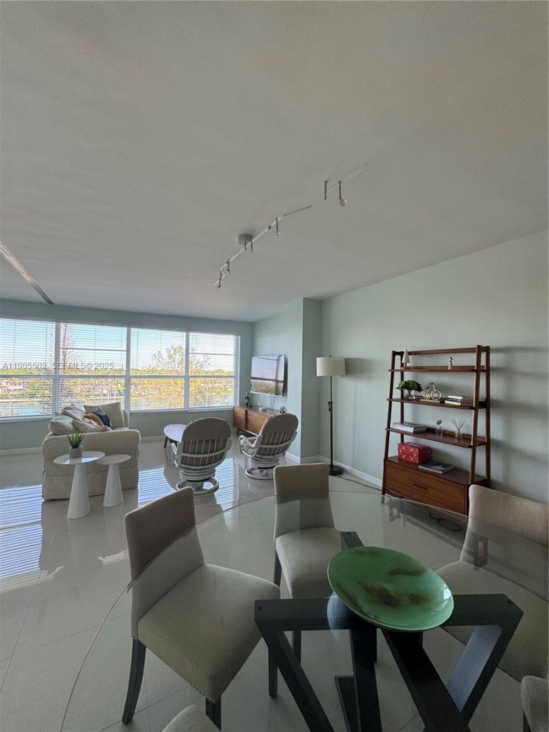 4925 Collins Ave, Unit 5G, Miami Beach, FL 33140 Photo
