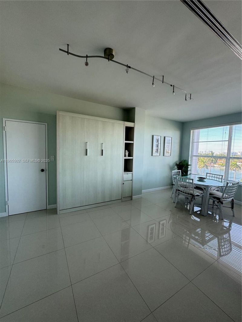 4925 Collins Ave, Unit 5G, Miami Beach, FL 33140 Photo