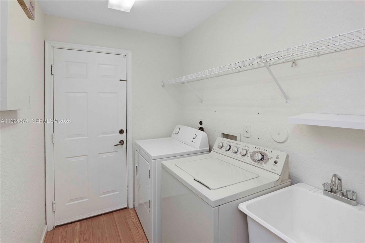 1923 Harbor View Cir, Unit 1923, Weston, FL 33327 Photo