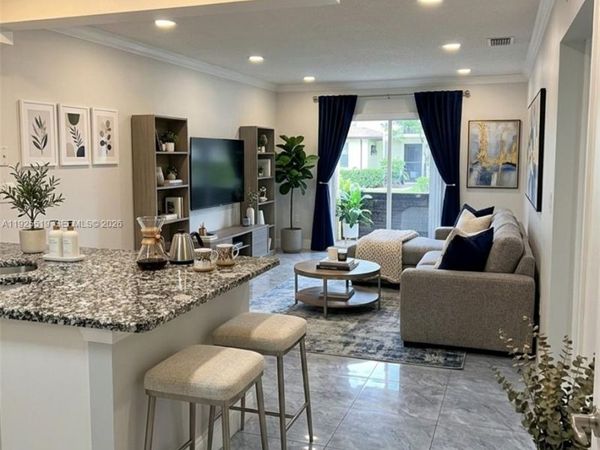 1075 W 68th St, Unit 218, Hialeah, FL 33014