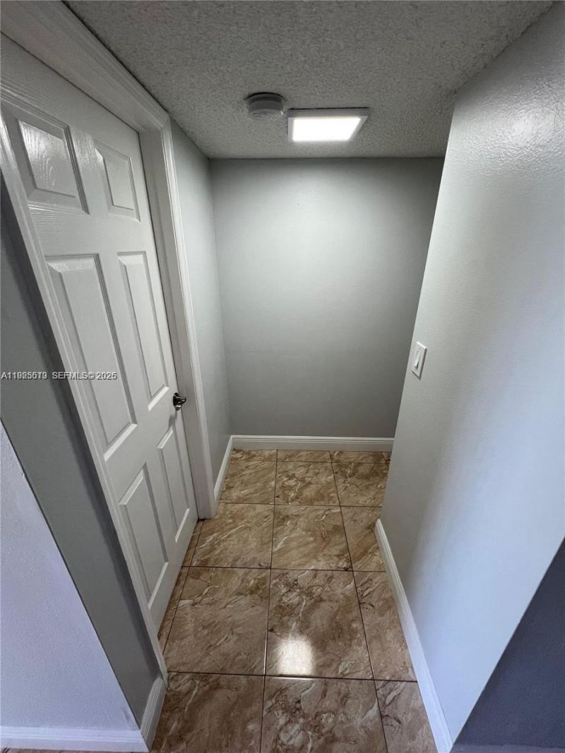 1075 W 68th St, Unit 218, Hialeah, FL 33014 Photo
