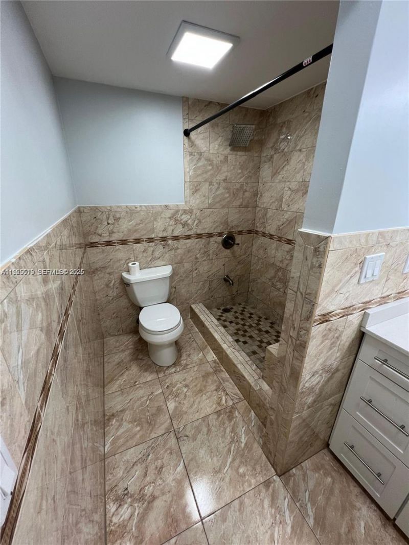 1075 W 68th St, Unit 218, Hialeah, FL 33014 Photo