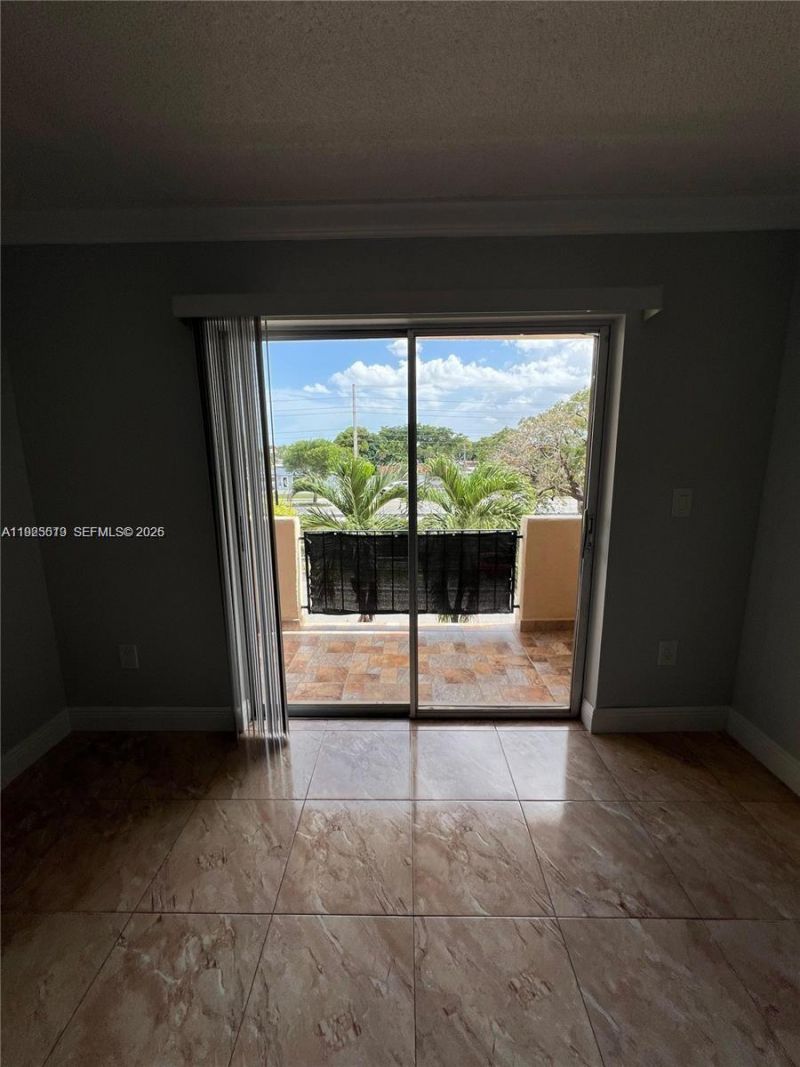 1075 W 68th St, Unit 218, Hialeah, FL 33014 Photo
