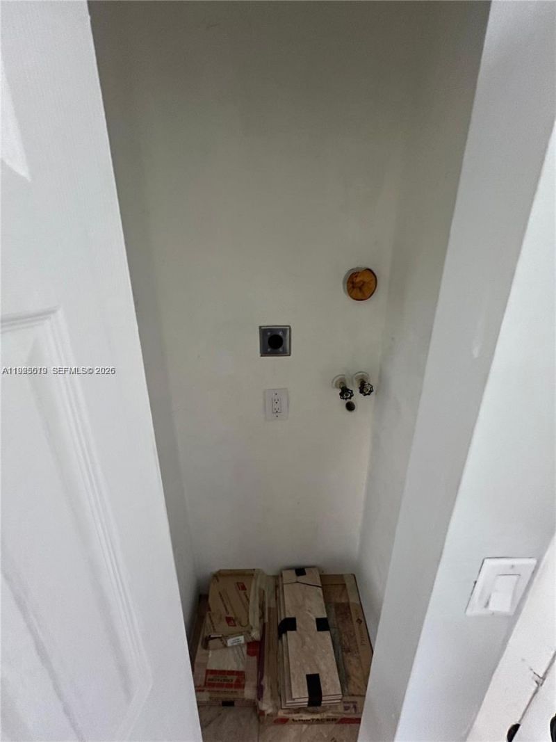 1075 W 68th St, Unit 218, Hialeah, FL 33014 Photo