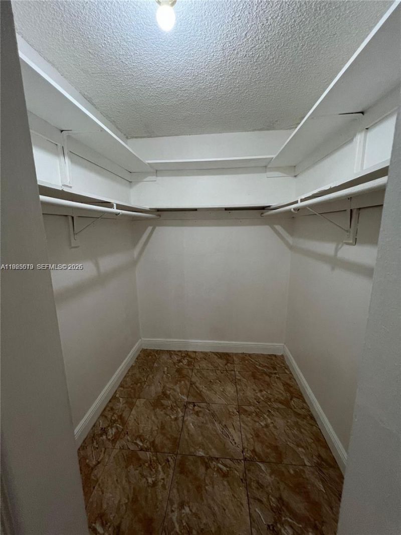 1075 W 68th St, Unit 218, Hialeah, FL 33014 Photo