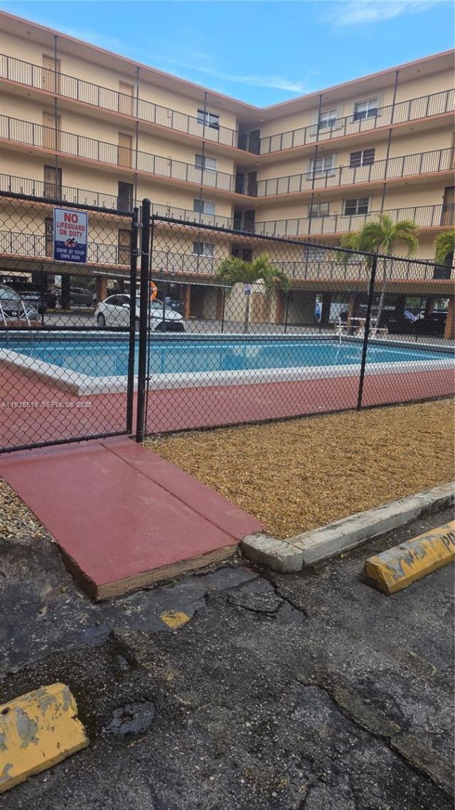 1075 W 68th St, Unit 218, Hialeah, FL 33014 Photo