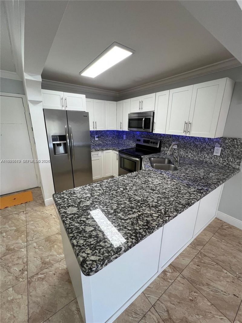 1075 W 68th St, Unit 218, Hialeah, FL 33014 Photo