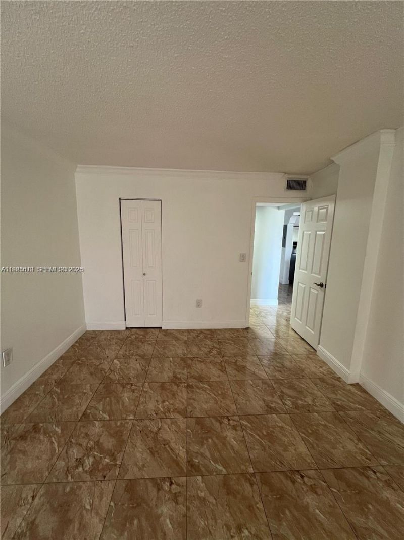1075 W 68th St, Unit 218, Hialeah, FL 33014 Photo