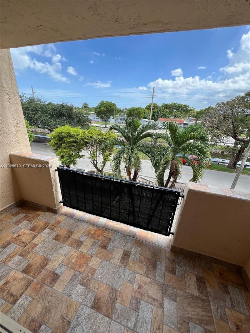 1075 W 68th St, Unit 218, Hialeah, FL 33014 Photo