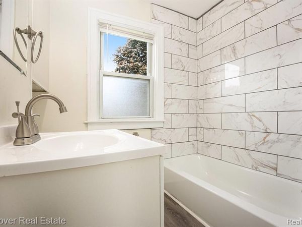 449 W Evelyn Avenue, Hazel Park, MI 48030